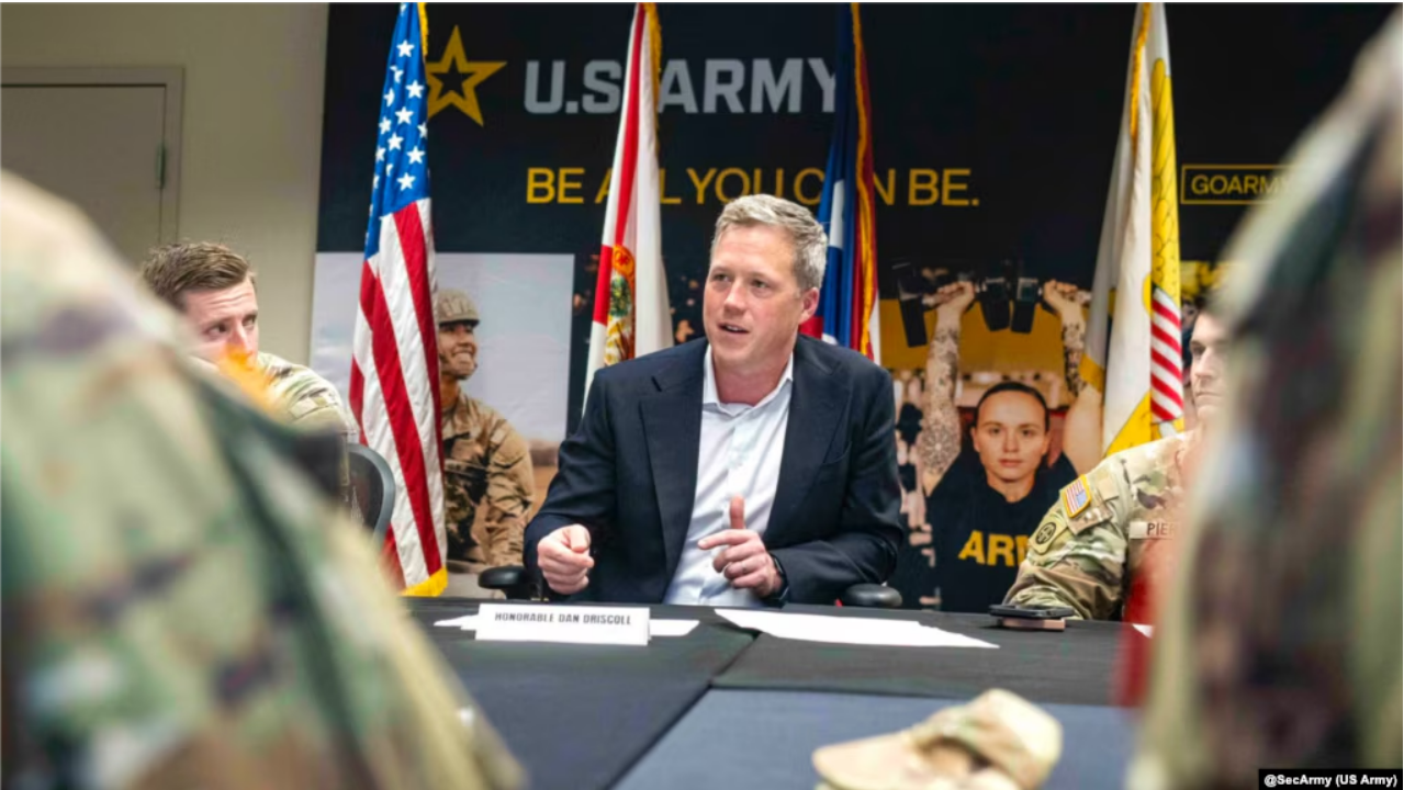 美国陆军部长在基辅会晤乌防长，了解乌军对俄无人机作战的创新成果