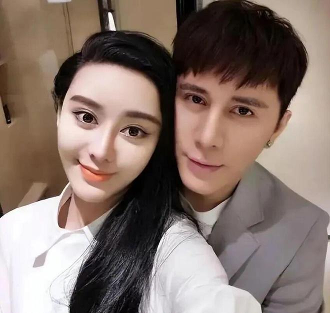 9年前，深圳富家女花800万整成范冰冰，丈夫整容成李晨，现在成这样