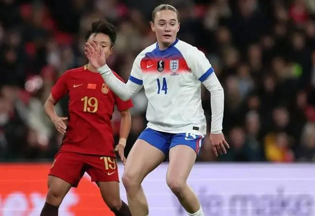 中国女足两连败！媒体人开炮：和菲律宾难分伯仲，孙雯该面对质询