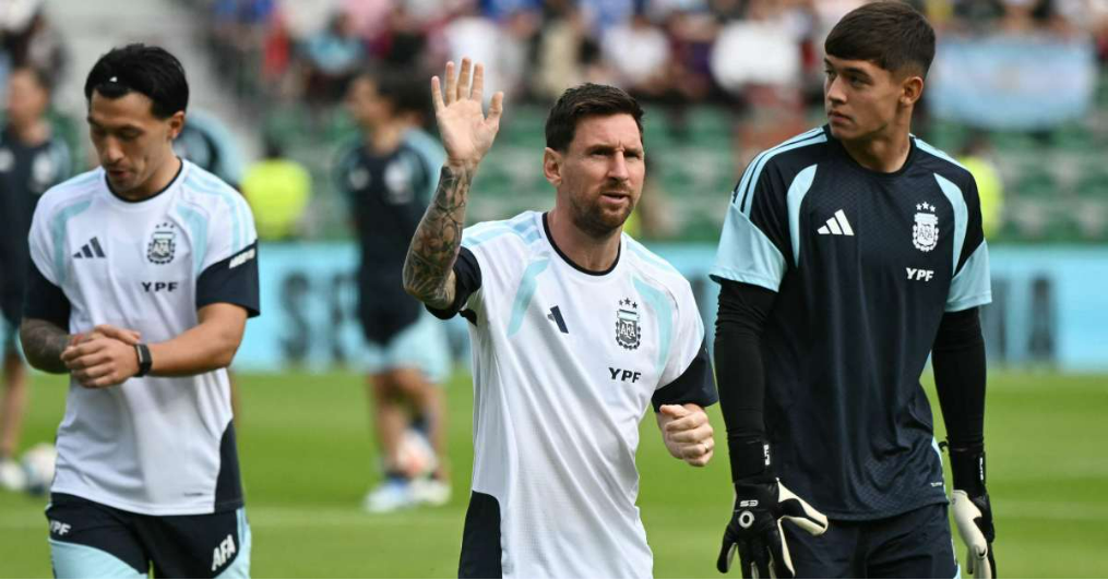 足球｜结束历史性赛季 梅西“回家休整”