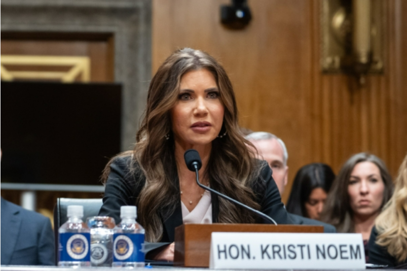 美国土安全部长：马杜罗必须下台