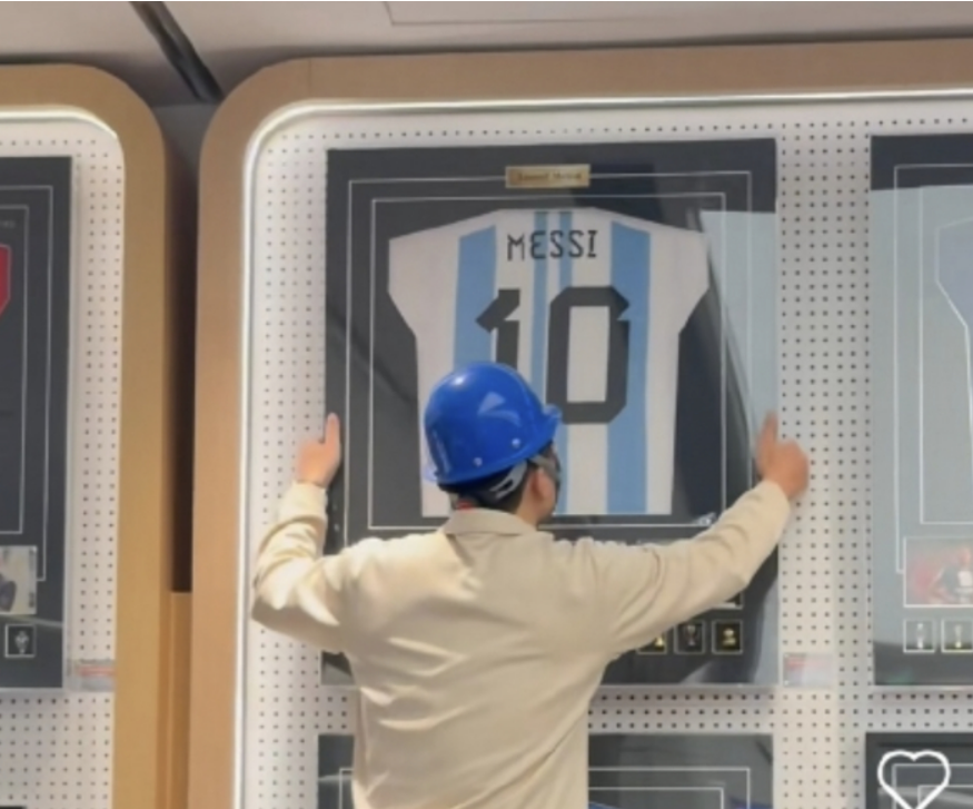 胖到来进军球衣售卖领域！开业当天卖出梅西战袍 乔丹签名款13万8