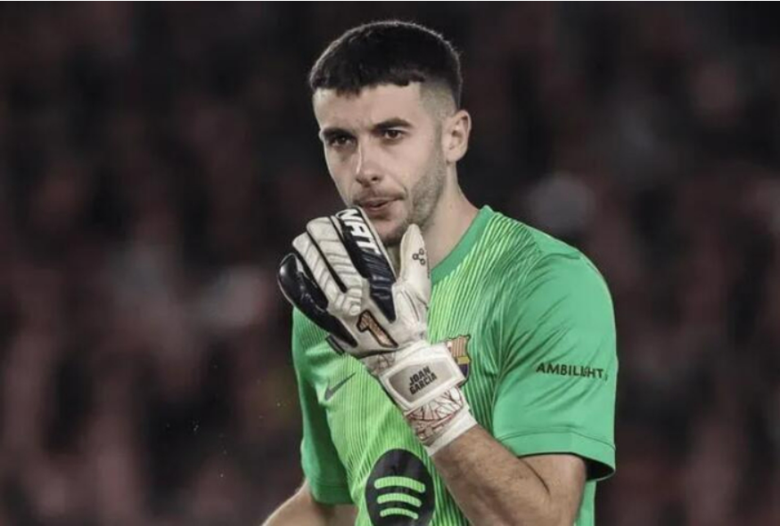 西名嘴建议球迷向加西亚扔猪头玩偶，引发舆论争议