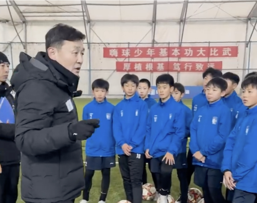 孙继海怒批学员上课走神：你们是有天赋，但不努力这些连屁都不是