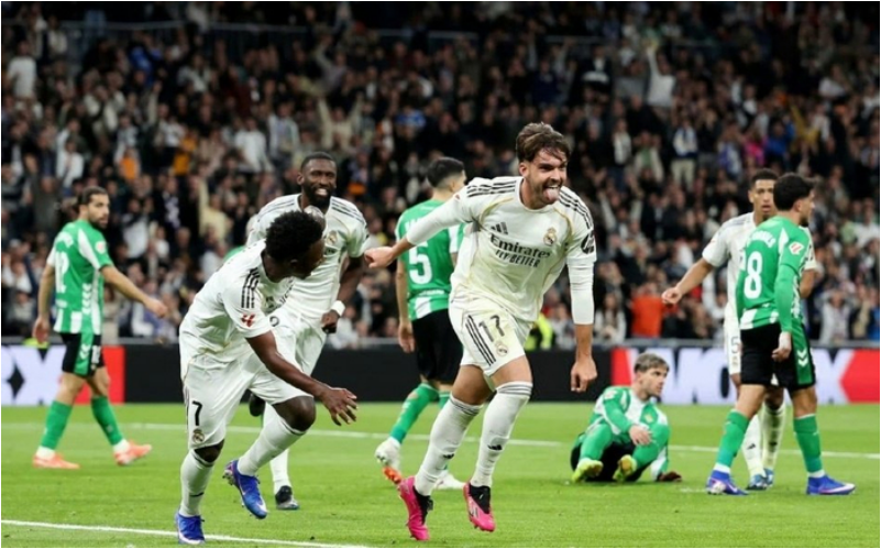 姆巴佩尴尬！21岁俊才惊艳3球，皇马青训大爆发，维尼修斯又惹事