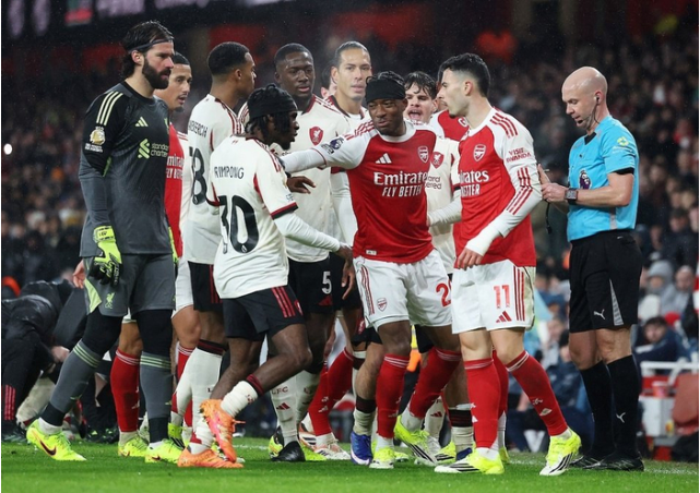 对重伤球员施暴！阿森纳红星遭狂喷：可耻逃红牌！利物浦全队该揍他