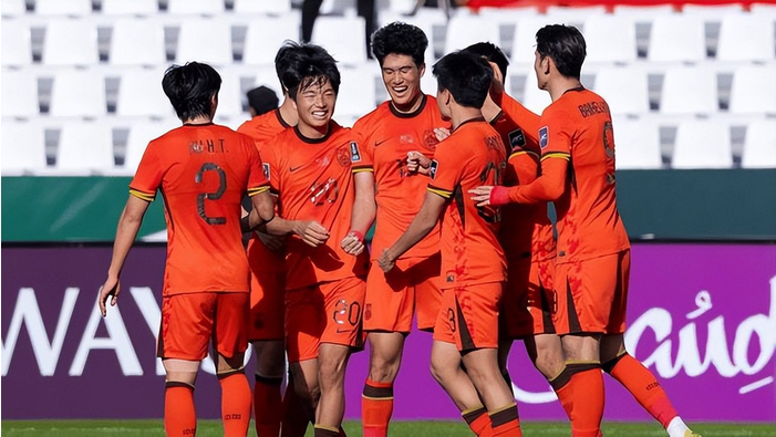 国足又出带刀中卫！20岁红星爆射制胜+2场22次解围 获官方MVP