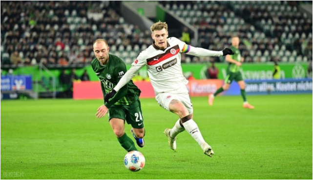 2-1，33岁曼联旧将闪耀德甲，率队险胜圣保利，终结2连败