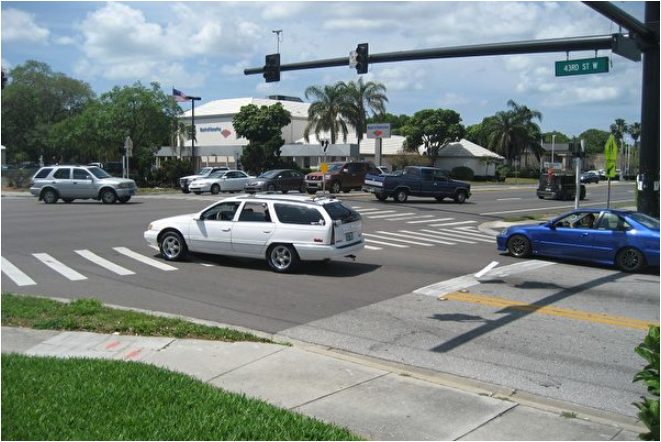 加州新法：摄像头拍闯红灯 对车主罚款