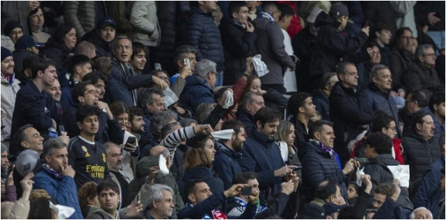 科贝：伯纳乌嘘声引发皇马内部担忧，高层没料到嘘声如此之大