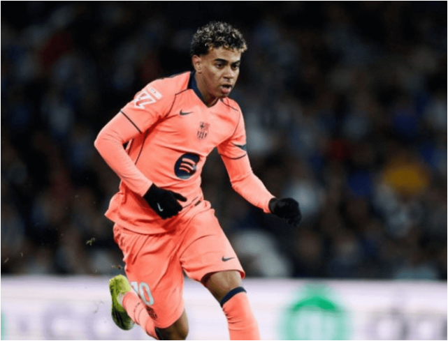 皇社1-0巴萨半场数据：射门3-12，射正3-4，良机1-2