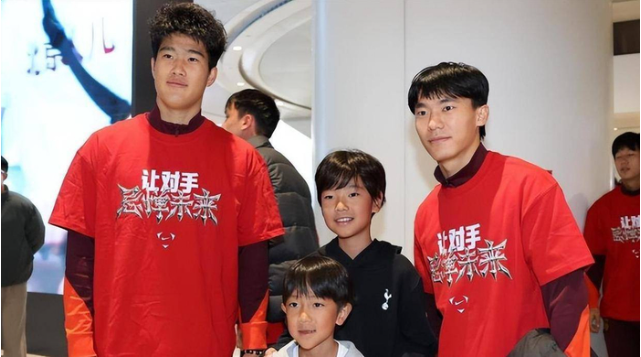 U23国足回国身穿特制T恤，泰山队2人归队日期确定，克雷桑回来了