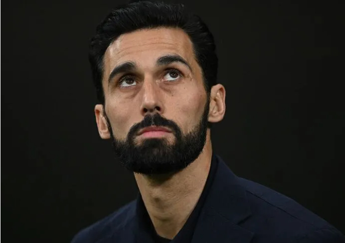 绝了，才上任半个月！皇马内讧爆发，多位巨星不满，错怪了阿隆索