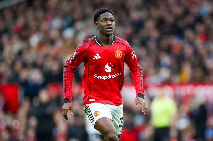 卡里克谈提拔梅努原因，称其从小展现天赋