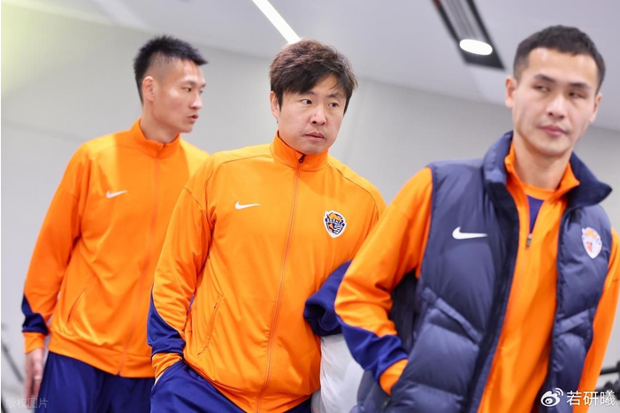 2夺亚冠、4夺中超！37岁郑龙官宣退役，世俱杯进球，至今无人复制