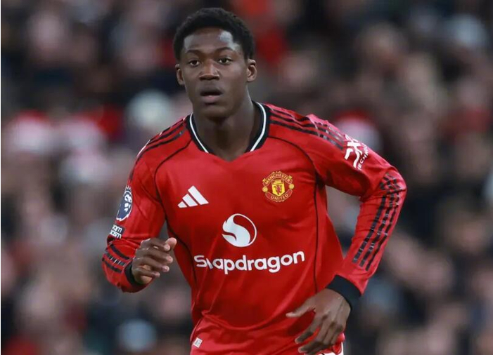 曼联将续约梅努周薪翻四倍至六位数