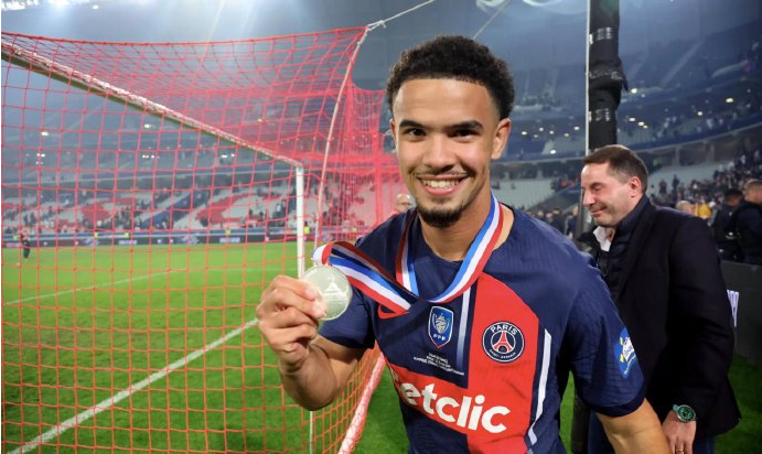 巴黎新星埃梅里展现自然之力，19岁中场对抗统治力惊人