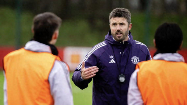 卡里克上任即“松绑”：废除两位前任的铁律，曼联更衣室焕然一新