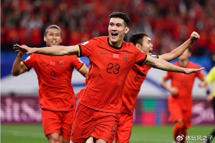 没能超越杨希，拜合拉木转会成都，600万+100万浮动，标王依旧是杨希