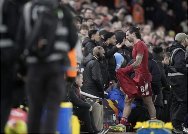 记者：VAR因索博想阻止进球而惩罚了他，却剥夺了曼城的进球