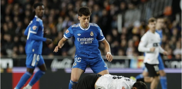 世体：皇马中场问题仍未解决，俱乐部高层对此心知肚明